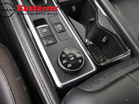 Used 2023 Nissan Pathfinder SL AWD/4WD image 20
