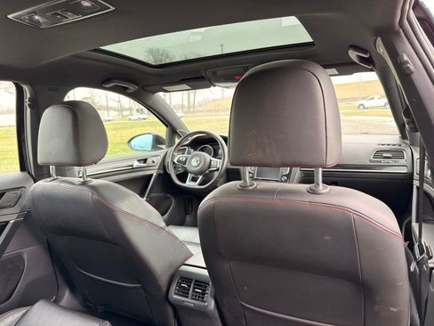 Used 2016 Volkswagen Golf 4-Door image 30