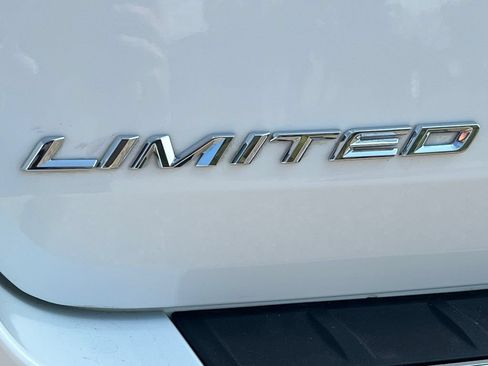 Used 2021 Ford Explorer Limited w/ Equipment Group 301A AWD/4WD image 13