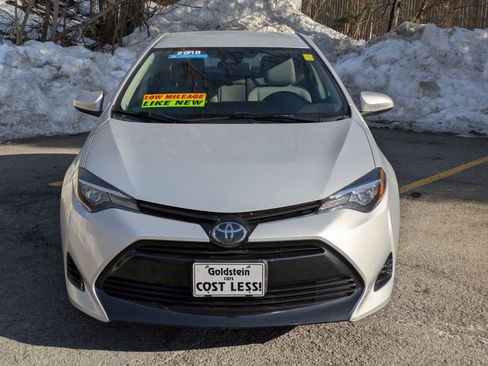 Used 2018 Toyota Corolla LE image 2