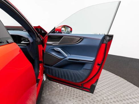 Used 2026 Ferrari Purosangue AWD/4WD image 33