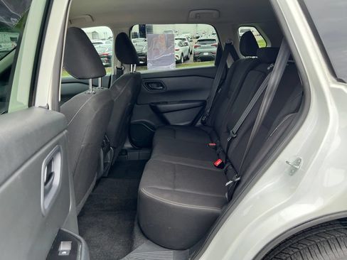 Used 2024 Nissan Rogue S FWD image 9