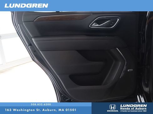 Used 2024 Chevrolet Tahoe High Country AWD/4WD image 13