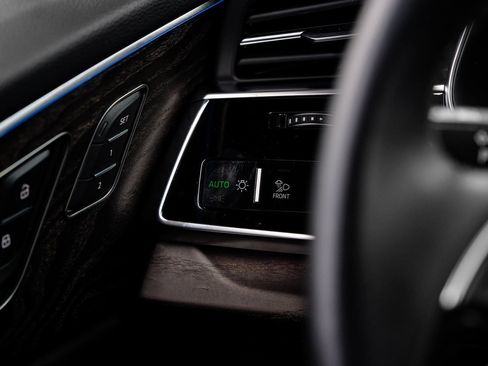 Used 2023 Audi Q8 Prestige image 35