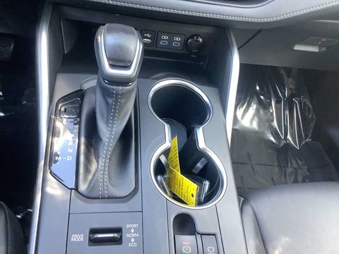 Used 2022 Toyota Highlander XLE AWD/4WD image 18