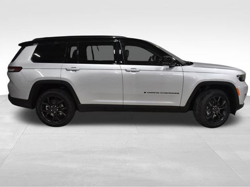 New 2025 Jeep Grand Cherokee L Limited w/ Trailer Tow Package image 3