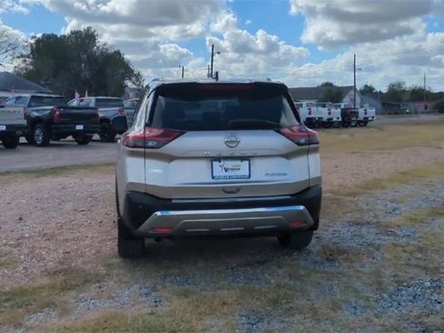 Used 2021 Nissan Rogue Platinum image 7