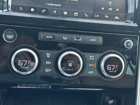 Used 2017 Land Rover Discovery HSE AWD/4WD image 39
