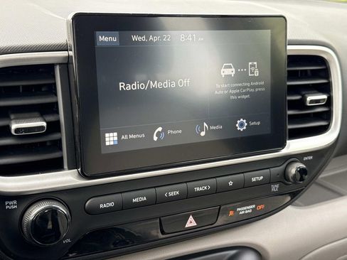 Used 2025 Hyundai Venue SEL FWD image 4