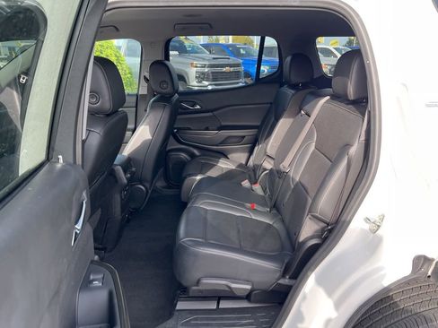 Used 2023 GMC Acadia SLT image 23