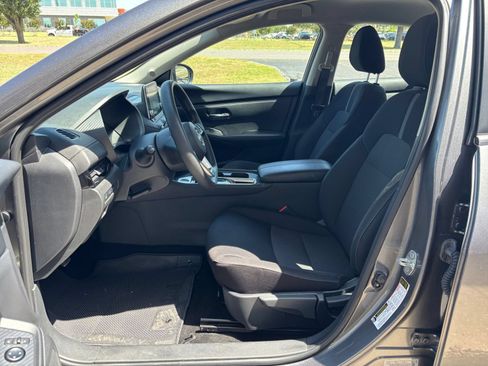 Used 2025 Nissan Sentra SV FWD image 24