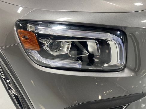 Used 2021 Mercedes-Benz GLB 250 4MATIC image 10