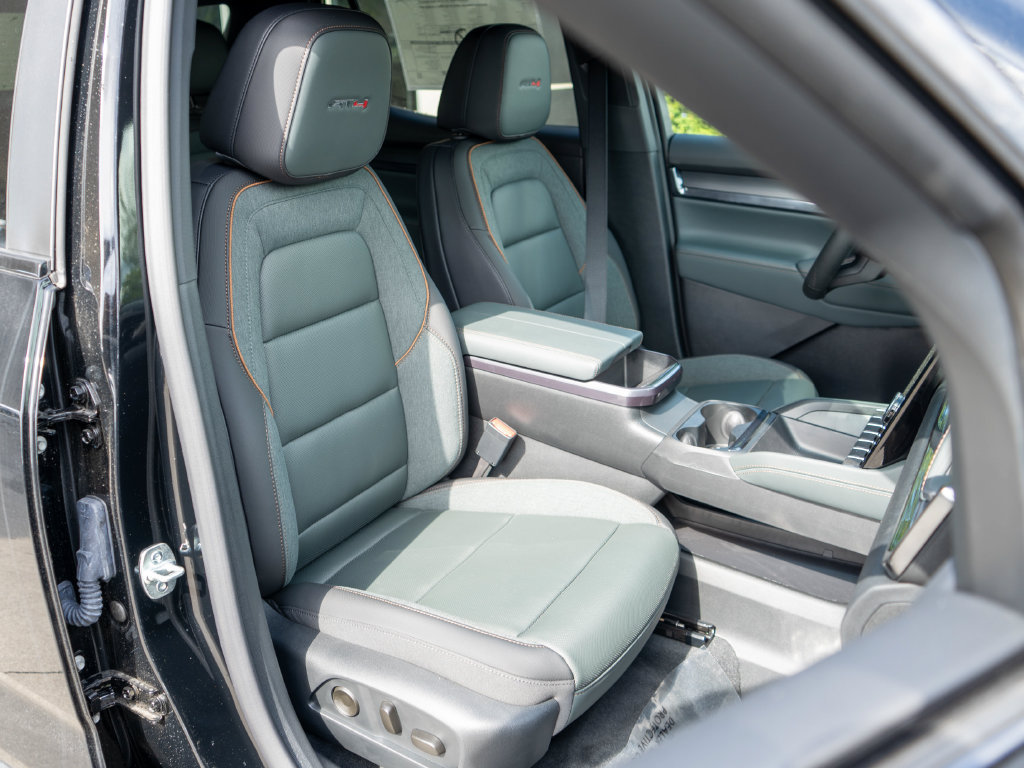 New 2027 GMC Terrain AT4 w/ Convenience Package III AWD/4WD image 9