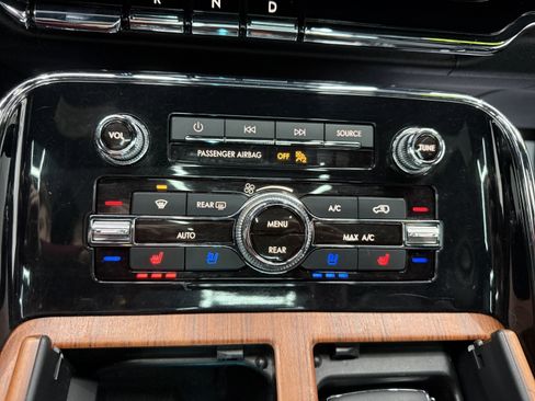 Used 2018 Lincoln Navigator Select w/ Technology Package image 23