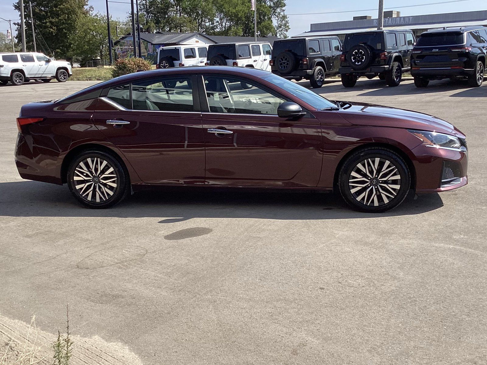 Used 2025 Nissan Altima 2.5 SV FWD image 5