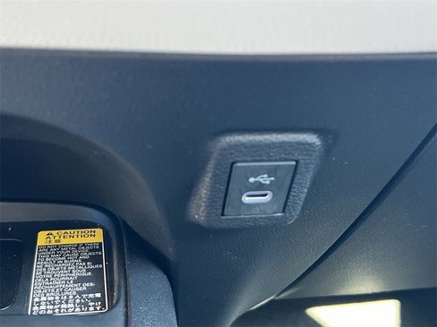 Used 2025 Toyota Corolla SE image 31