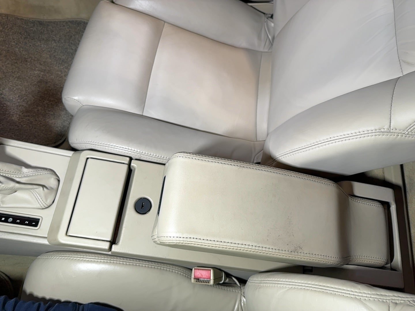 Used 1993 Cadillac Allante FWD image 36
