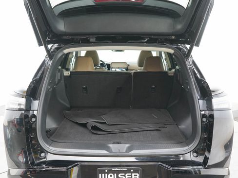 Used 2025 Nissan Murano Platinum AWD/4WD image 16