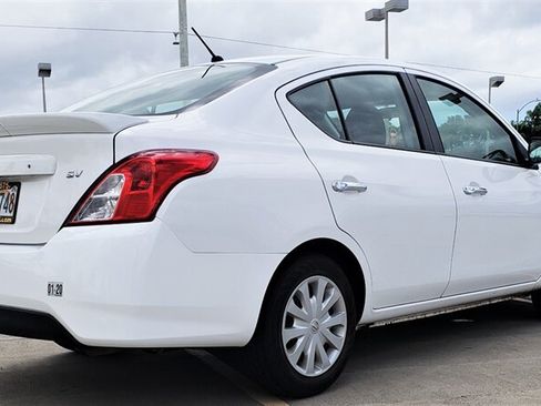 Used 2018 Nissan Versa SV FWD image 5