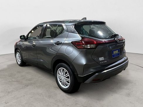 Used 2021 Nissan Kicks S image 4