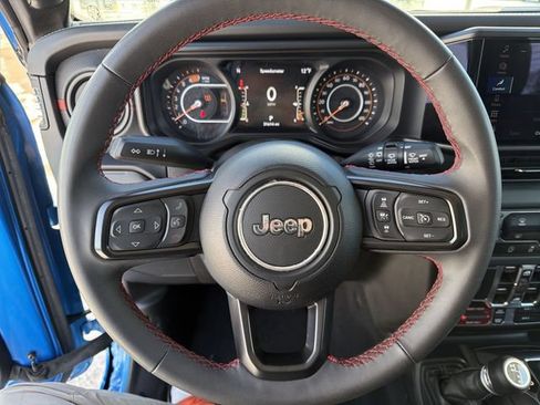 Used 2024 Jeep Wrangler Unlimited Rubicon AWD/4WD image 16