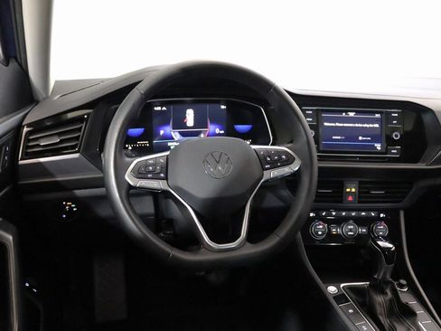 Used 2024 Volkswagen Jetta SE w/ Panoramic Sunroof Package image 11