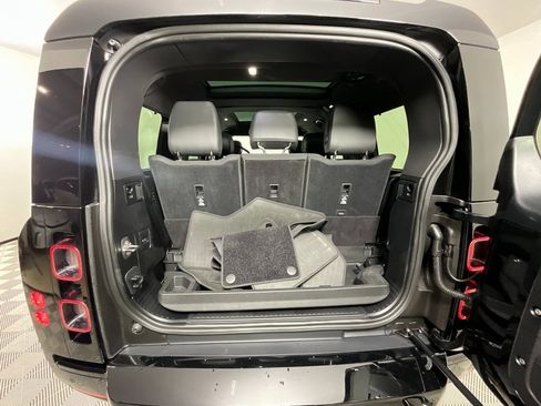 Used 2025 Land Rover Defender 130 V8 image 29