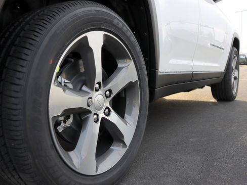 New 2023 Jeep Grand Cherokee 4WD 4xe image 32