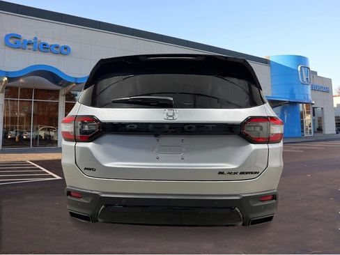 New 2026 Honda Pilot Black Edition image 4