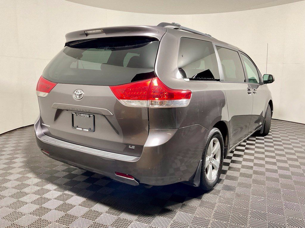 Used 2013 Toyota Sienna LE w/ Towing Pkg FWD image 15