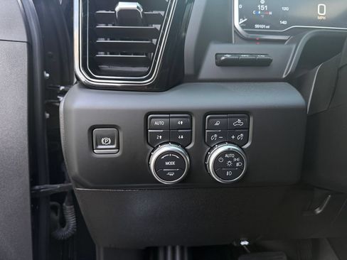 Used 2025 GMC Sierra 2500 AT4X AWD/4WD image 24