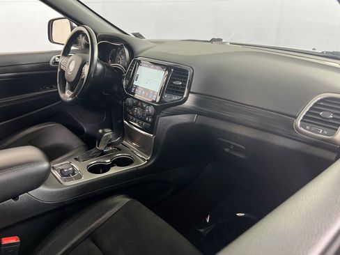 Used 2022 Jeep Grand Cherokee Laredo X image 29