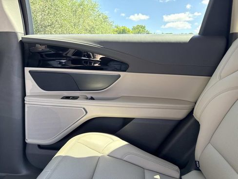 Certified 2025 Lincoln Nautilus Premier AWD/4WD image 15