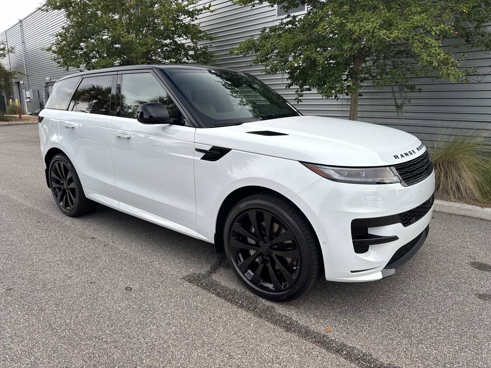 New 2026 Land Rover Range Rover Sport Dynamic SE AWD/4WD image 4