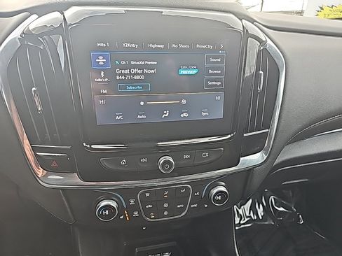 Used 2023 Chevrolet Traverse LT w/ Rear Camera Mirror Package image 32