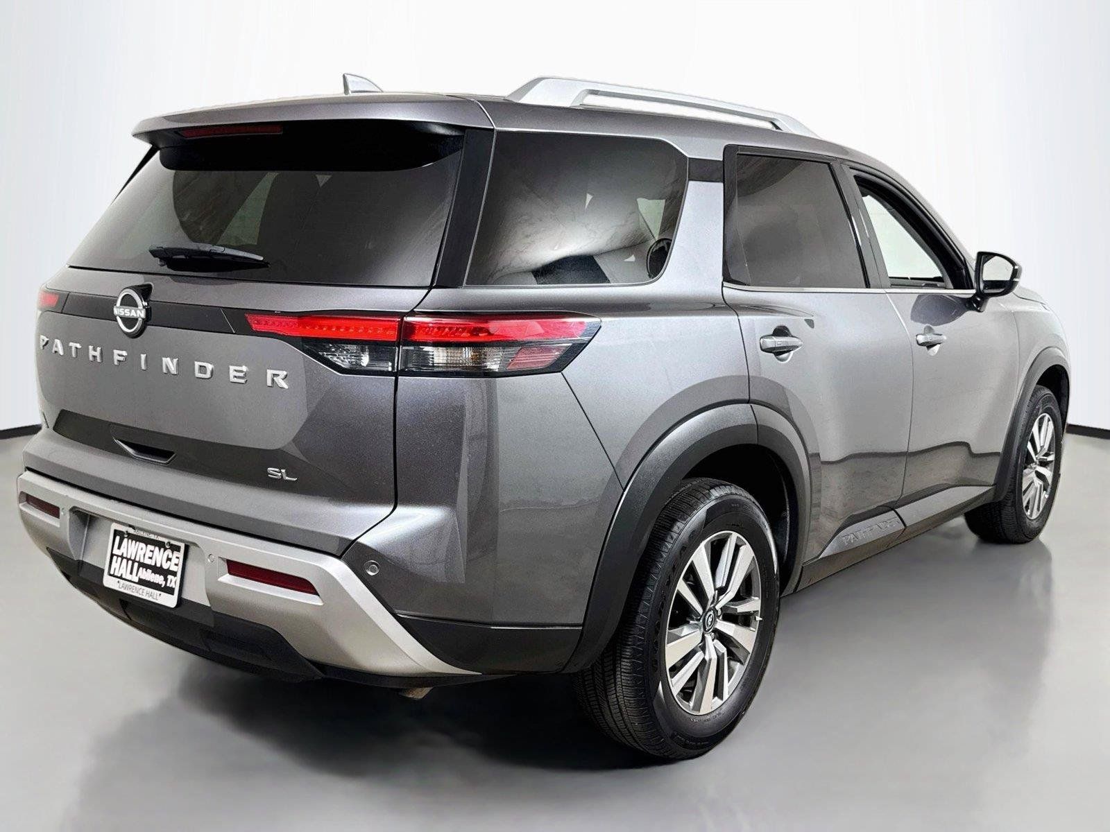 Used 2025 Nissan Pathfinder SL FWD image 4