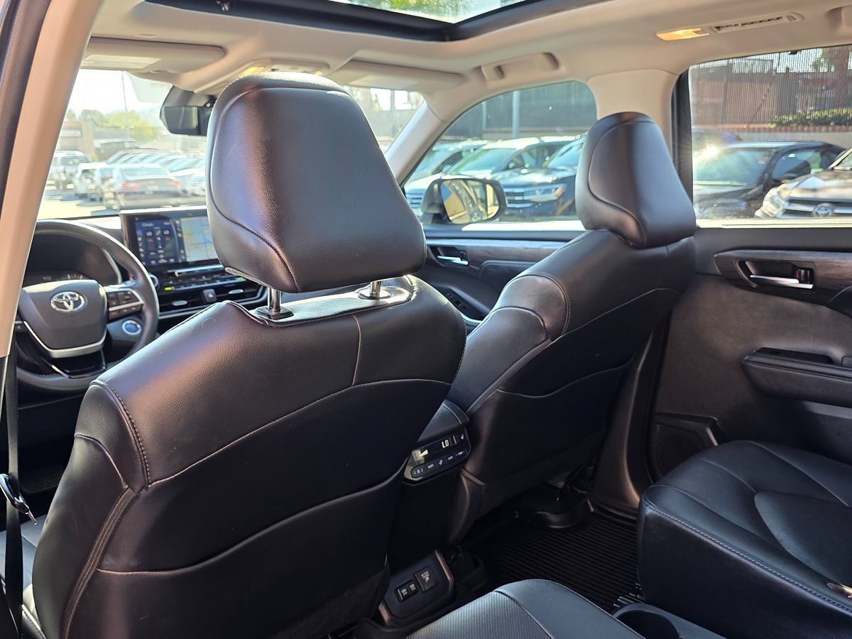 Used 2021 Toyota Highlander Platinum AWD/4WD image 28