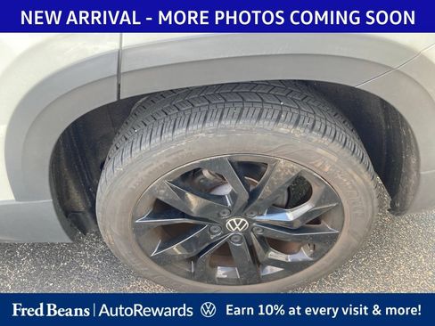 Certified 2023 Volkswagen Taos SE w/ Black Wheel Package FWD image 7