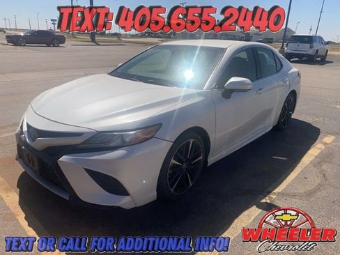 Used 2018 Toyota Camry XSE image 3