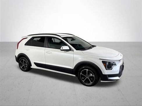 Certified 2025 Kia Niro EX FWD image 5