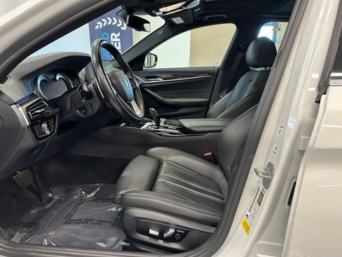Used 2019 BMW 530i w/ Convenience Package image 16
