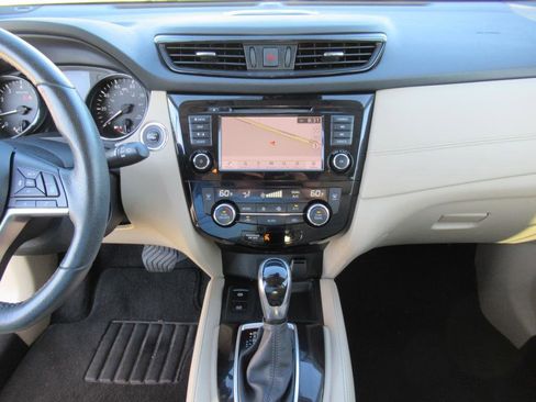 Used 2020 Nissan Rogue SL w/ Premium Package image 20