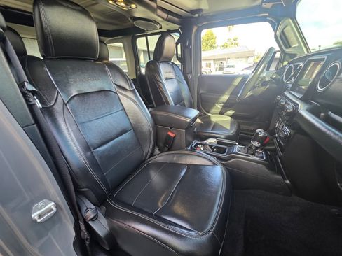 Used 2021 Jeep Wrangler Unlimited Sahara image 28