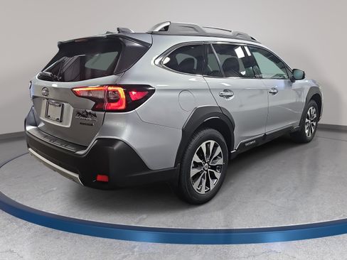 Used 2025 Subaru Outback Touring AWD/4WD image 5