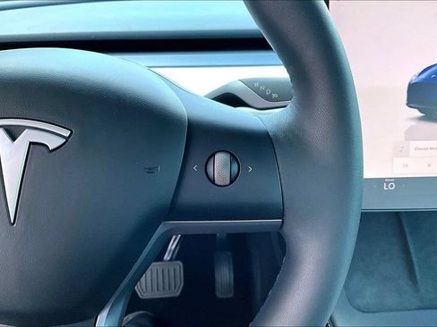 Used 2025 Tesla Model Y Long Range RWD image 19