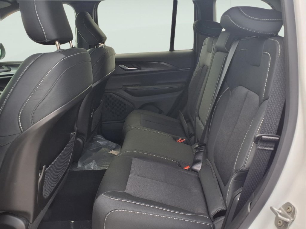 New 2026 Jeep Grand Cherokee Laredo X RWD image 9