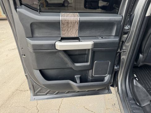 Used 2019 Ford F250 Lariat w/ Chrome Package image 31