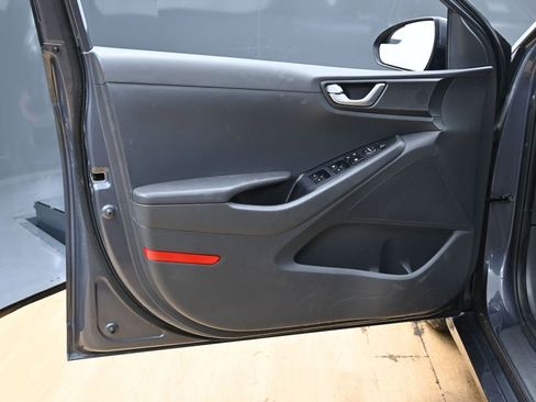 Used 2018 Hyundai Ioniq Blue image 35