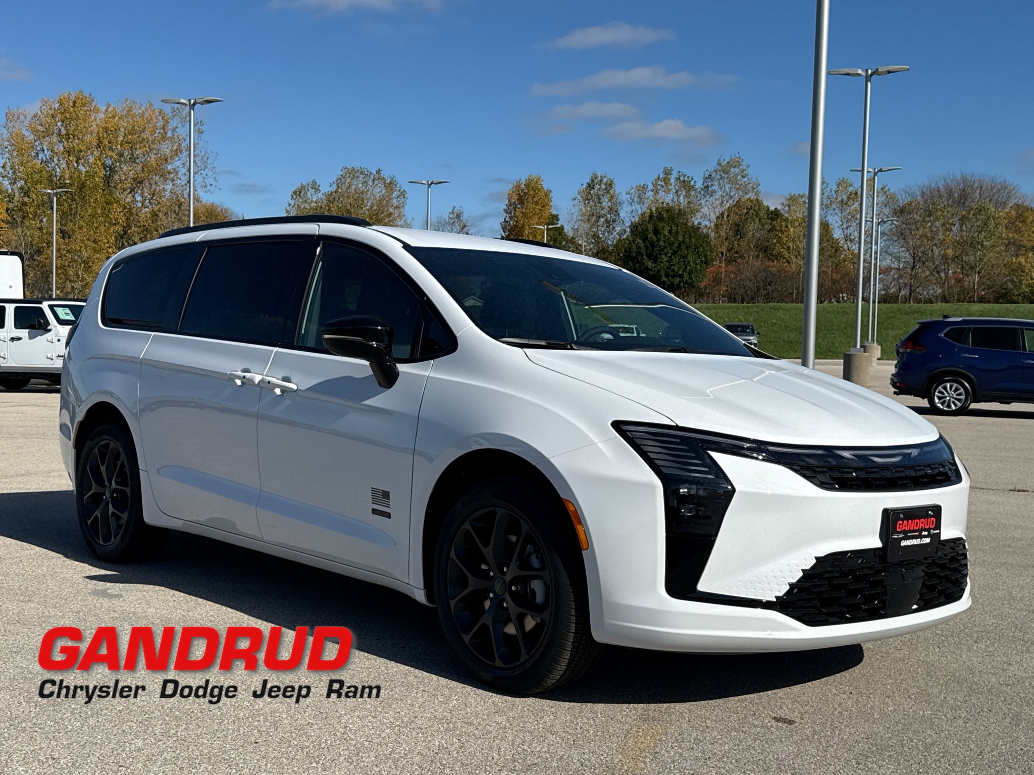 New 2027 Chrysler Pacifica Select AWD/4WD image 1