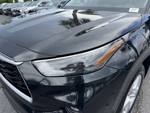 Used 2024 Toyota Highlander LE FWD image 6